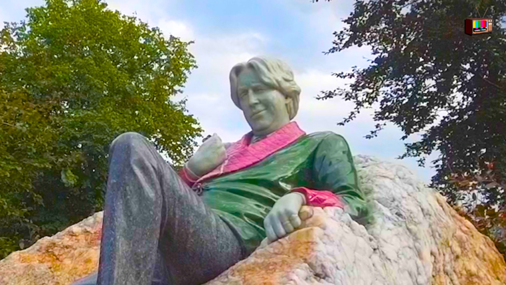 Oscar Wilde Memorial Sculpture Parque Merrion Square Dublin